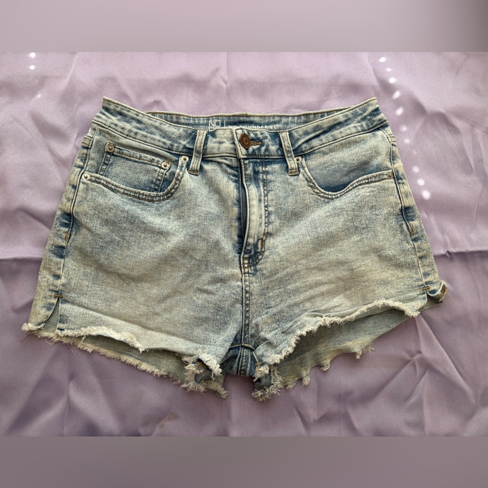 No Boundaries Distressed Denim Shorts Women’s Size 11